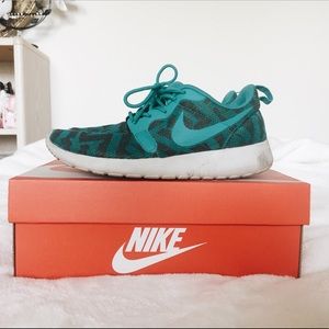 Nike Roshe One KJCRD in Teal